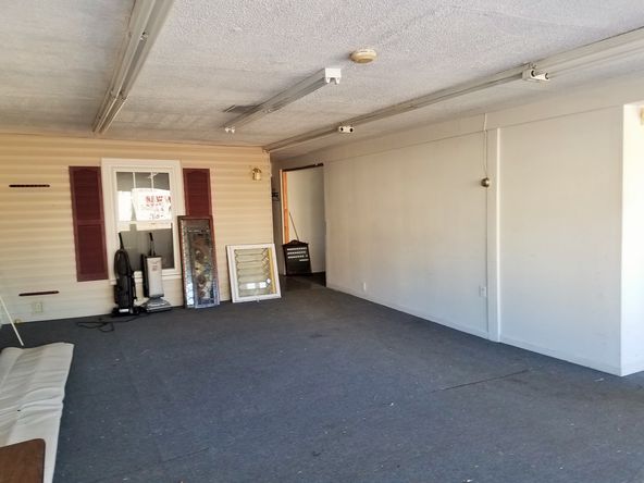 1290 W Main St, Galesburg, IL 61401